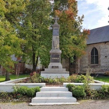 Monument aux Morts d'Yzengremer